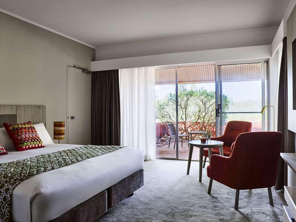 Desert Gardens Hotel Ayers Rock Room photo