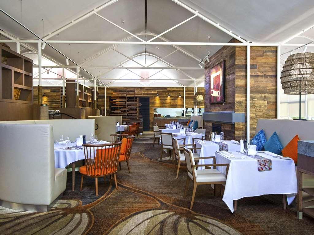 Desert Gardens Hotel Ayers Rock Restaurant photo